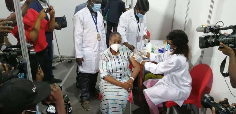 Côte-d’Ivoire: Les ministres reçoivent les premières vaccinations anti covid-19