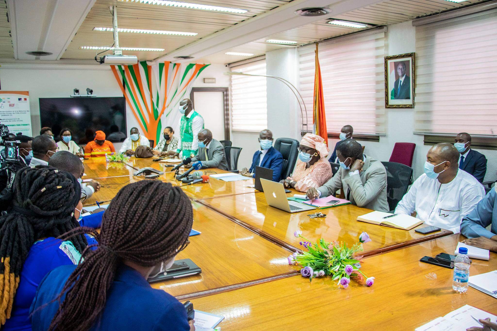 Côte-d’Ivoire: Affaire 3000 docteurs sans emplois, le ministre Diawara leur conseille le privé, l’auto-emploi, l’ENS…ou la patience