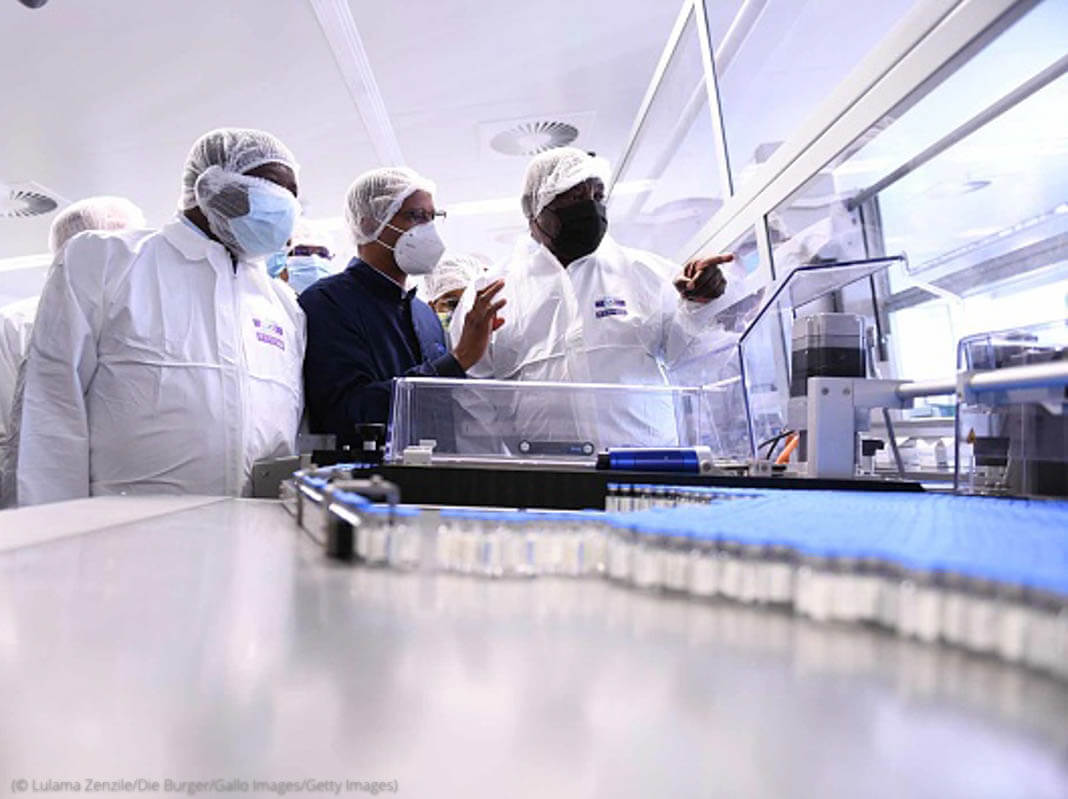 Comment la production de vaccins anti covid-19 s’accroît en Afrique