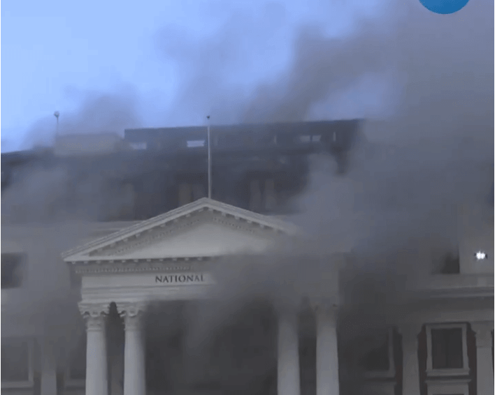 Le parlement sud-africain au Cap ravagé par un incendie « criminel »