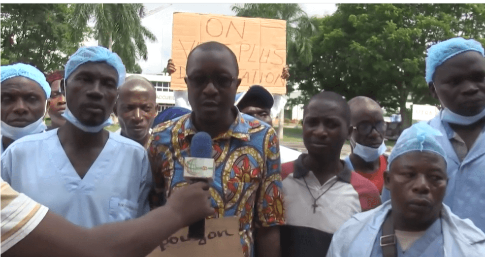 Santé – Les agents contractuels du Chu de Yopougon en Côte-d’Ivoire réclament une année de salaires