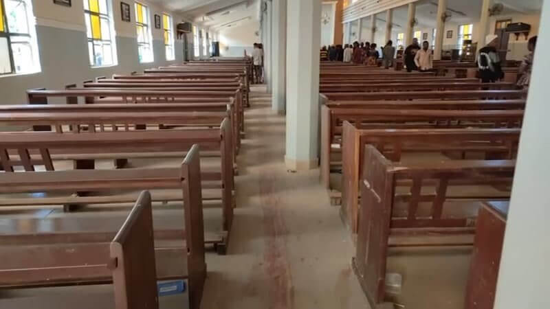 Au Nigeria plusieurs dizaines de fidèles catholiques tués par des hommes armés dans une église