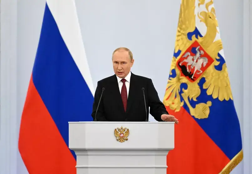 Vladimir Poutine signe l’annexion des quatre régions d’Ukraine (100.000 km2)