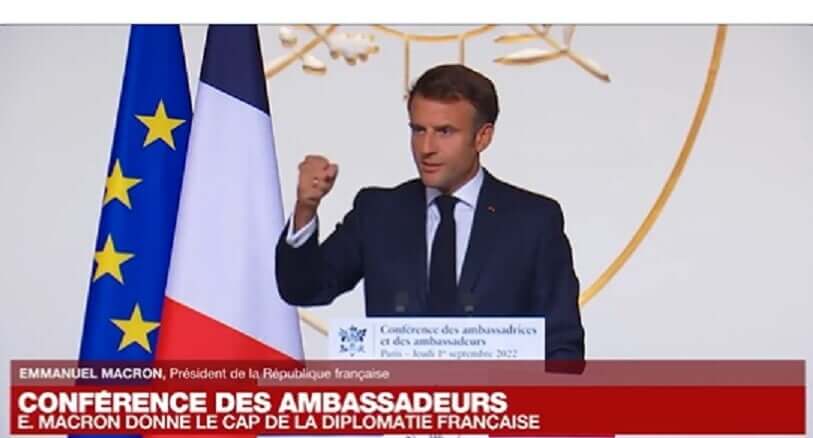 Macron demande à ses diplomates d’être «plus réactifs» face aux «propagandes antifrançaises» sur les réseaux sociaux africains