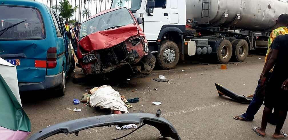 Grave accident entre Abidjan et Grand-Bassam en Côte-d’Ivoire – Au moins 16 blessés et 4 morts (Gspm)